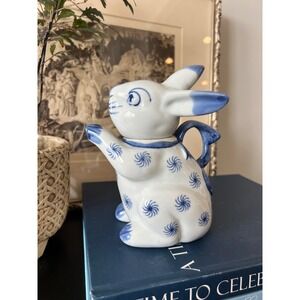Vintage Chinese Blue & White Porcelain‎ Rabbit Teapot with Lid